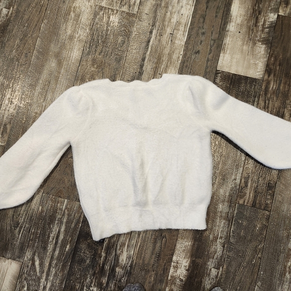Francesca’s mi ami White Fuzzy V-Neck Sweater – Size Small - Picture 7 of 10